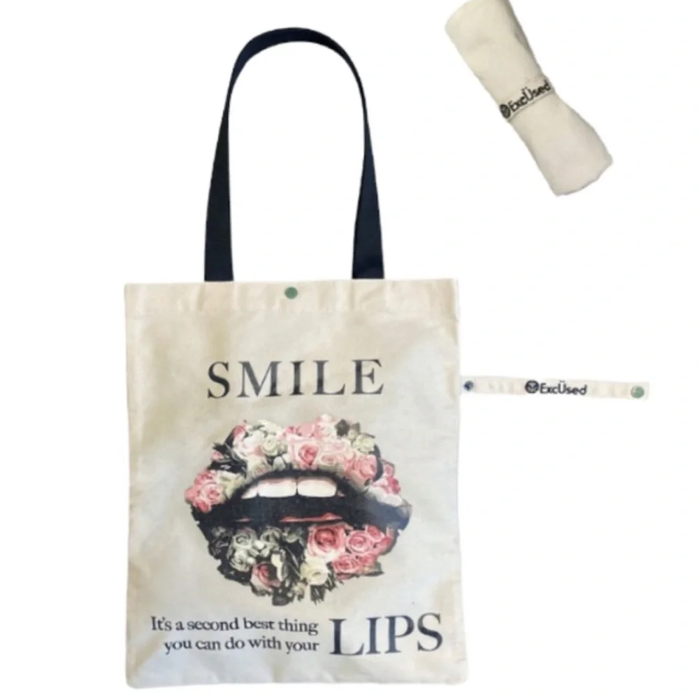 NWT! Excused Bags Smile Lips Tote - Picture 1 of 2